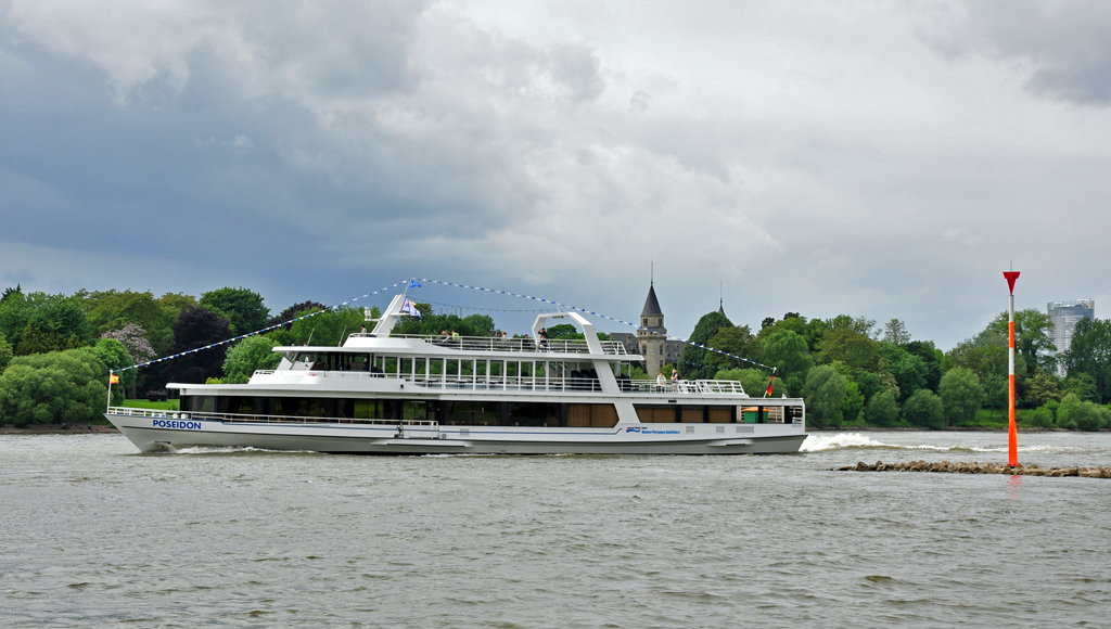 Passagierschiff Poseidon der  Bonner Personen Schiffahrt  auf dem Rhein bei Oberkassel - 30.05.2010