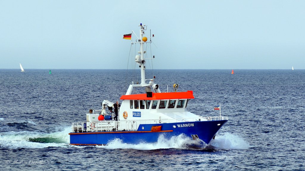 Polizeiboot  Warnow  am 8.07.2009 vor Warnemnde. L:25,5m/B:6m/Verdrngung 60t/ Geschwindigkeit 24kn / Baujahr 2005 / Flagge Deutschland