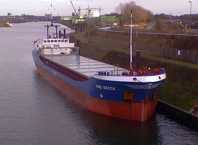 RMS  Beeck  liegt am 16.12.2012 im Hafenkanal Duisburg-Ruhrort