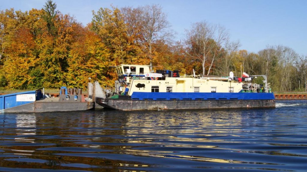 Schubboot Bizon - 0 - 148 am 20.10.12 gegen 14:20 Uhr auf dem Oder - Havel - Kanal bei Marienwerder. Bild 2
Das Boot gehrt zu OT - Logistics Sczeczin