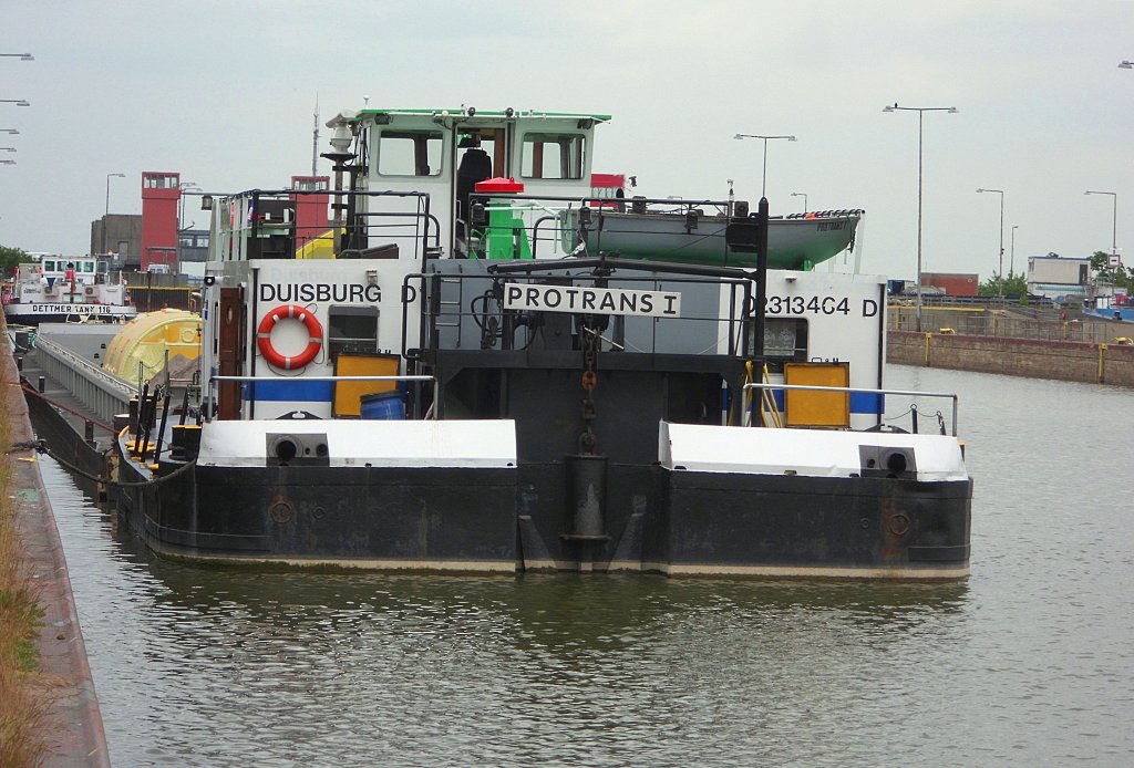 Schuber PROTRANS 1, ENI 02313464 aus Duisburg, liegt in Warteposition im Oberwasser vom Schiffshebewerk Lneburg / Scharnebeck... Aufgenommen:31.5.2012