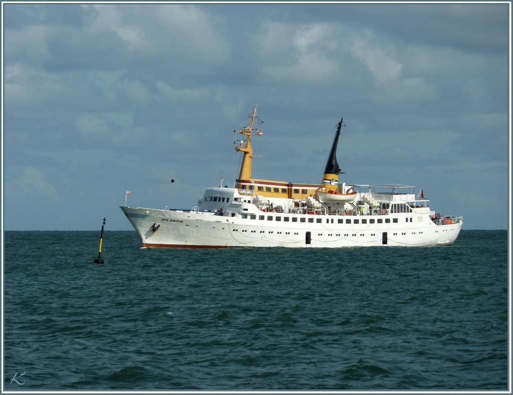 Seebäderschiff ATLANTIS vor Helgoland - Schiffbilder.de