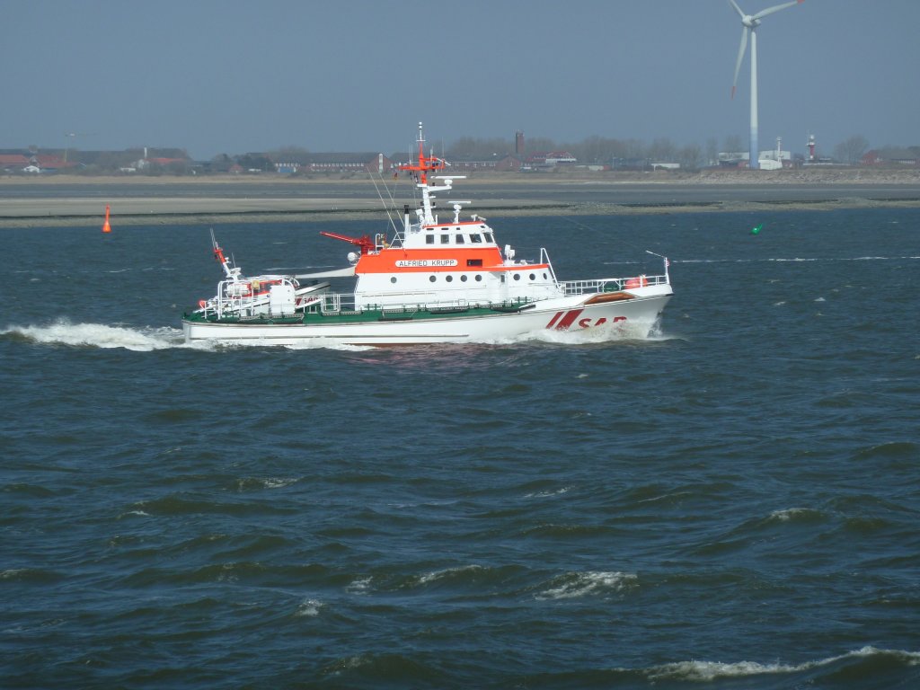 Seenotrettungskreuzer  Alfried Krupp  luft am 23.04.2013 aus Borkum aus.