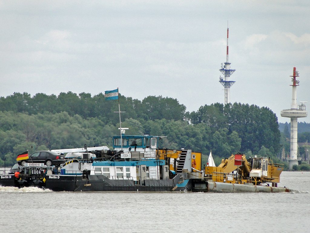  SSS Edda  Lnge x Breite: 26 m X 9 m
Das Schubschiff ist mit Schubleichter zu einem Schubverband gekoppelt.
02.07.2012 auf der Elbe Kurs Hamburg.