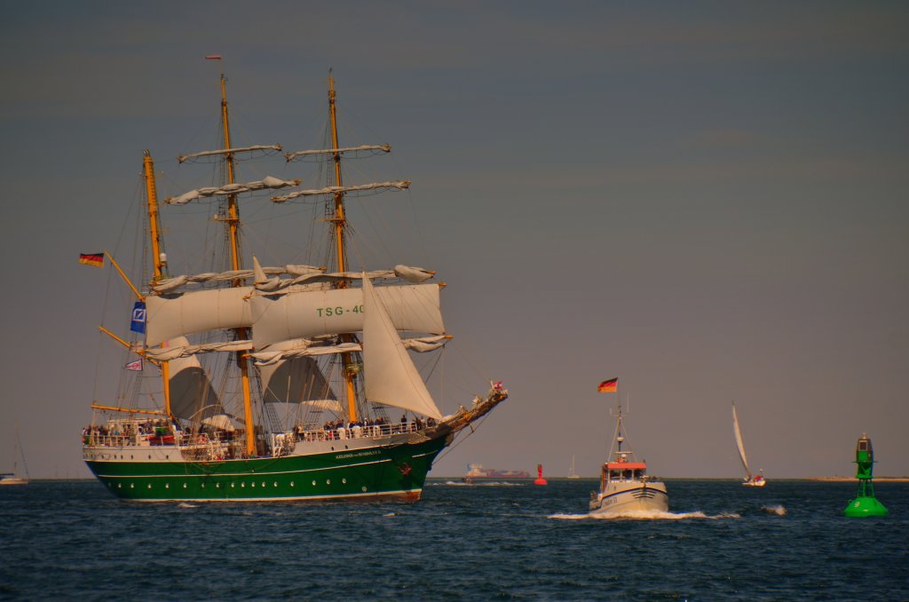 STS Alexander von Humboldt II luft bei strahlendem Sonnenschein in die Kieler Frde ein....(Kieler Woche 2012