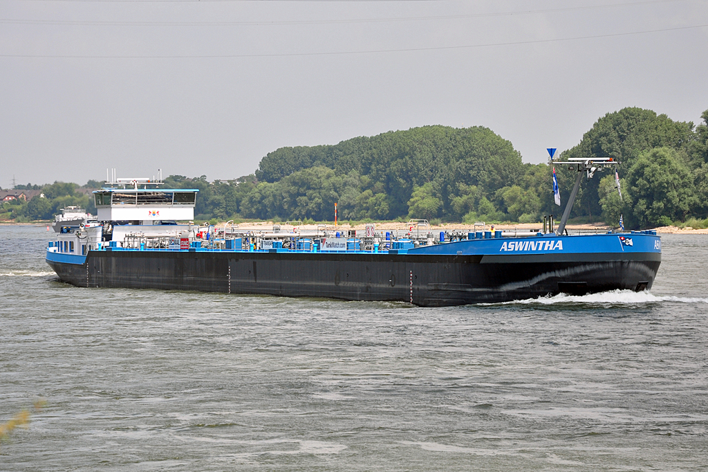 Tanker  Aswintha  bei Niederkassel - 09.08.2012