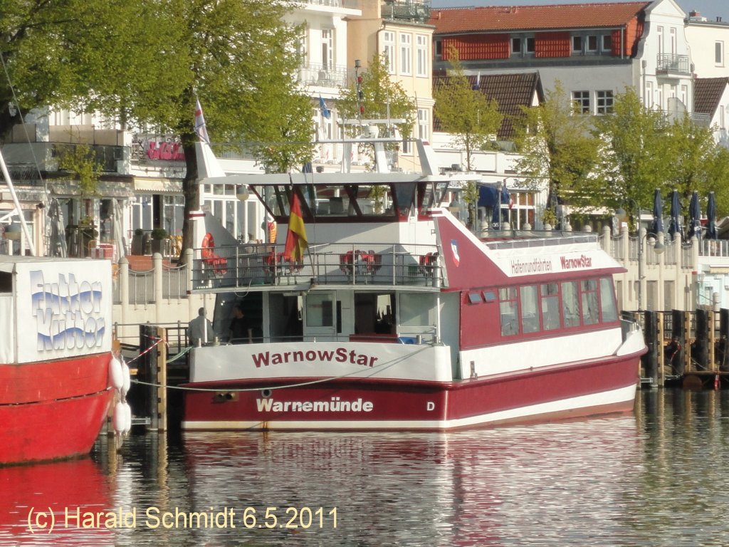 WARNOW STAR am 6.5.2011 im Hafen von Warnemnde
Fahrgastschiff / La: 24,5 m, B: 7,22 m, Tg.: 1,1 m / 1 Iveco-Diesel, 6-Zyl.-4-T., 213 kW (290 PS), 10 kn / 210 Pass., 100 unter Deck, 110 auf Sonnendeck / Flagge: Deutschland, Heimathafen: Rostock / / 2008 bei Schiffswerft Moerdijk B.V., Moerdijk, Holland
