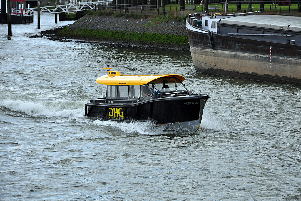 Wassertaxi  MSTX3  im Rotterdamer Hafen - 15.09.2012