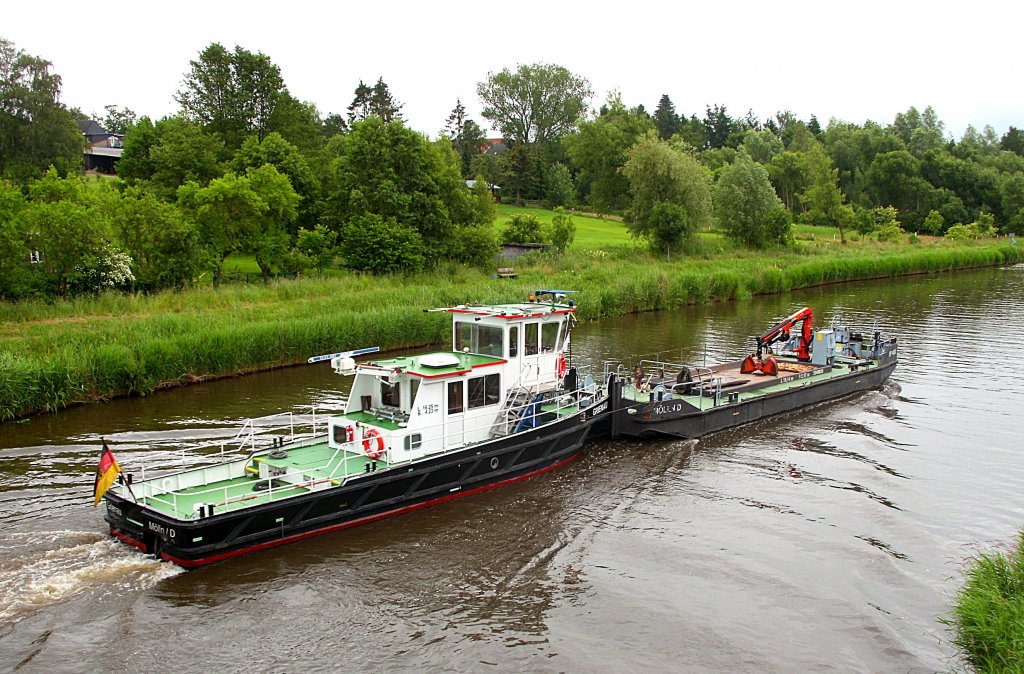 WSA SCHIFF GRIENAU schiebt den Leichter DP 4038 ENI 05040380, durch den Elbe Lbeck Kanal, hier in Hhe Krummesse...   Aufgenommen: 26.6.2012
