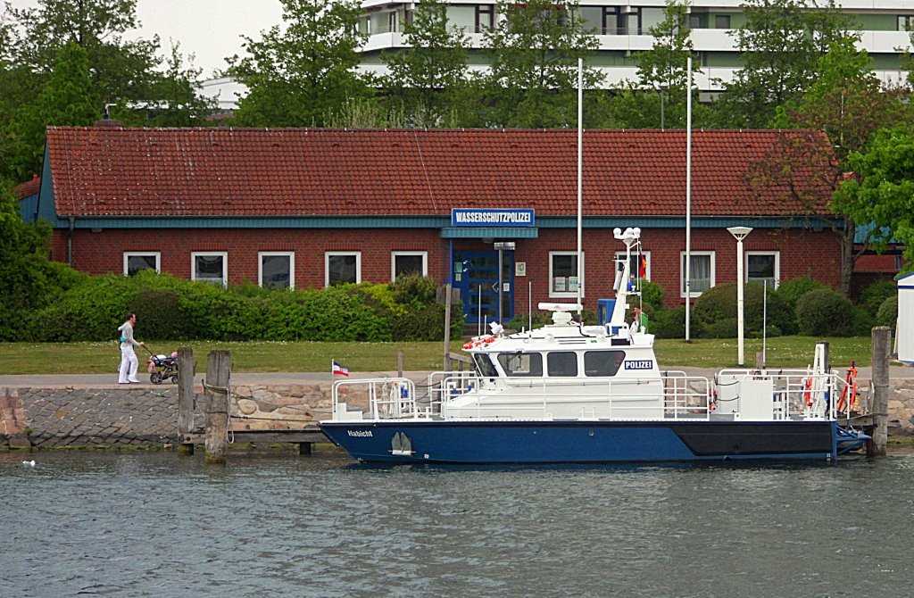 WSP-Boot HABICHT, MMSI 211553850, liegt in Travemnde vor der Wasserschutzpolizei-Station am Steg...  Aufgenommen: 15.5.2012