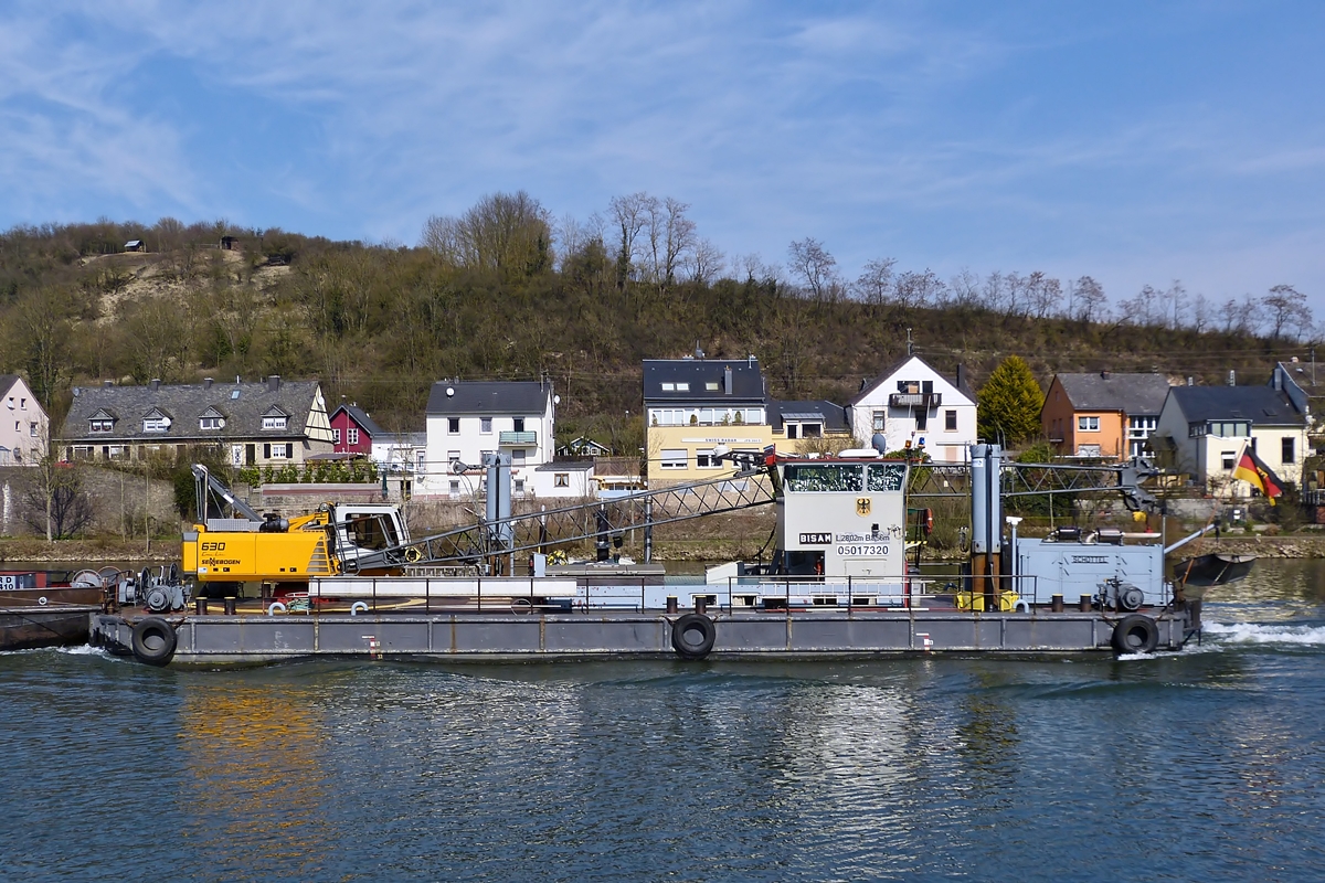 . Baggerschiff  “BISAM“  05017320: L 28,02 m; B 8,56 m; fährt Mosel aufwärts nahe Oberbillig an mir vorbei. 17.03.2015	