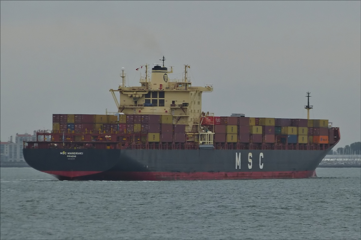 . Containerschiff MSC Mandraki aufgenommen nahe Vlissingen am 29.09.2016.