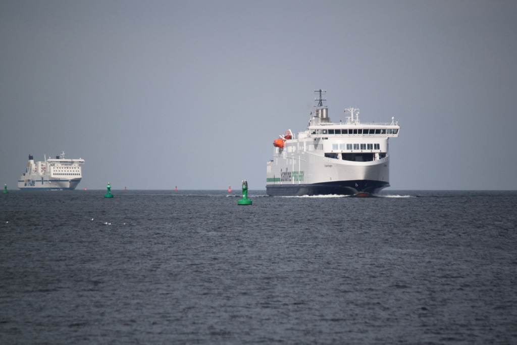  Die Scandlines Hybrid Ferry Copenhagen auf dem Weg von Gedser nach Rostock-berseehafen beim Einlaufen in Warnemnde.12.03.2017