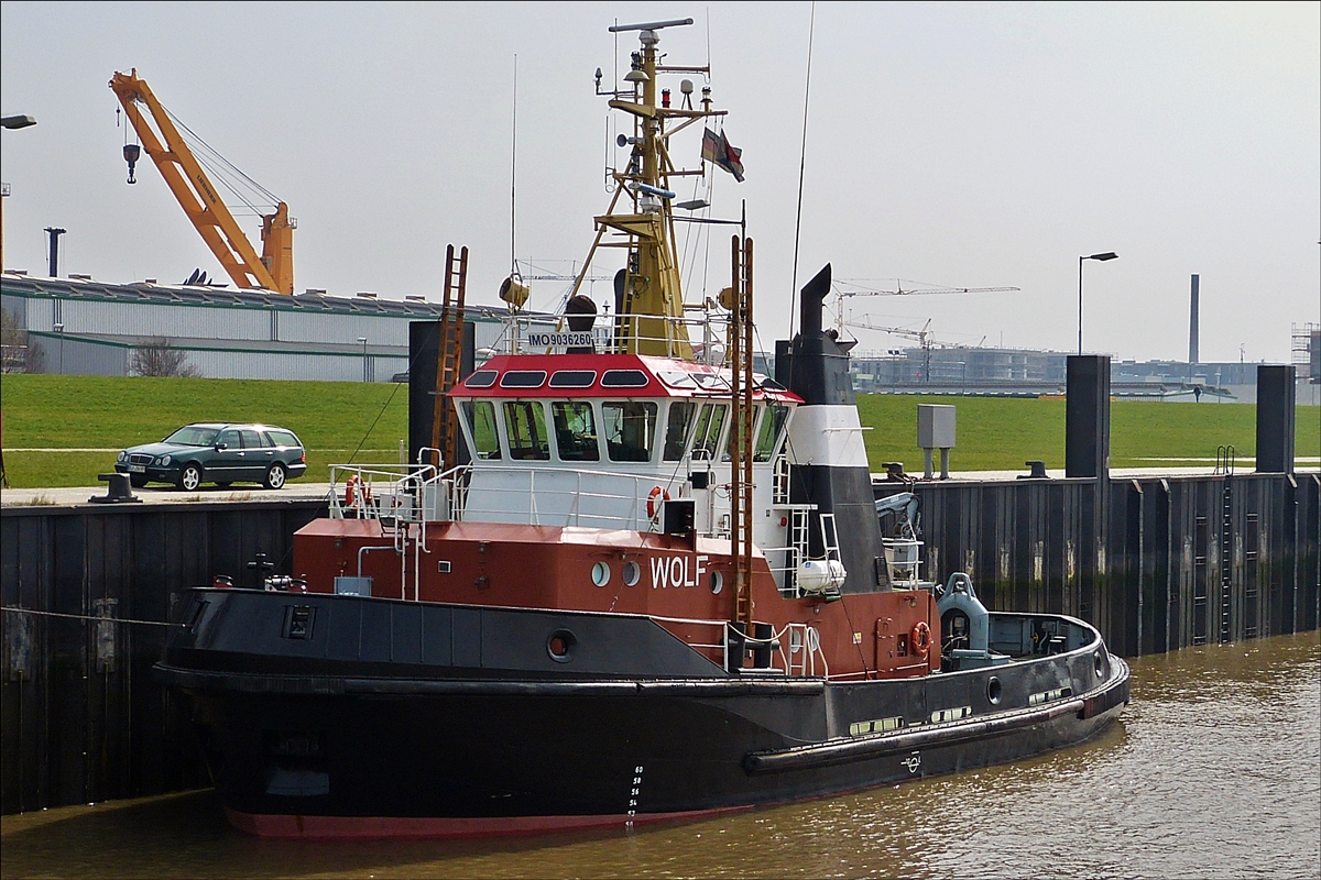 . Schlepper „WOLF“, IMO 9036260, liegt in der Schlepperabstellung vor dem Außenhafen von Bremerhaven. 09.04.2018  (Hans)
