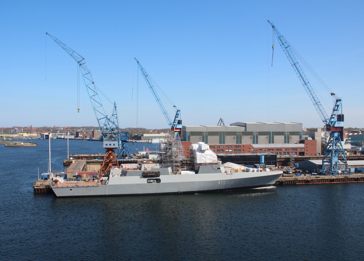 23.4.15 Kiel. Schiff der Bundesmarine