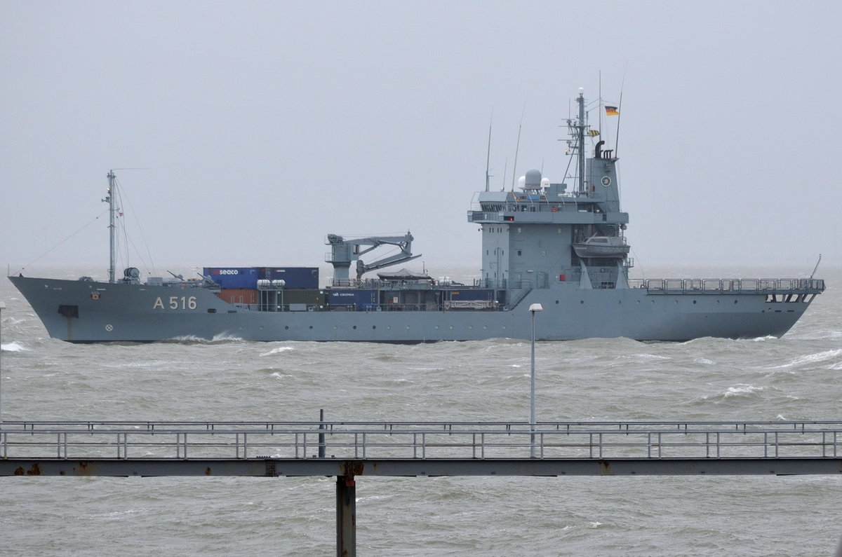 A 516 Tender „Donau“ , Marineschiff , 100,55 x 15,4m , 18.03.2017 Cuxhaven