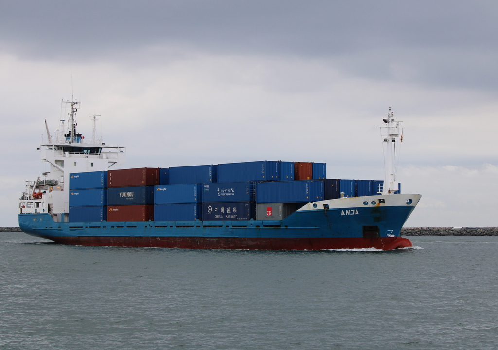 ANJA auf ihrem Seeweg von Kaliningrad nach Hamburg via Rostock-Überseehafen beim Einlaufen in Warnemünde.20.08.2021