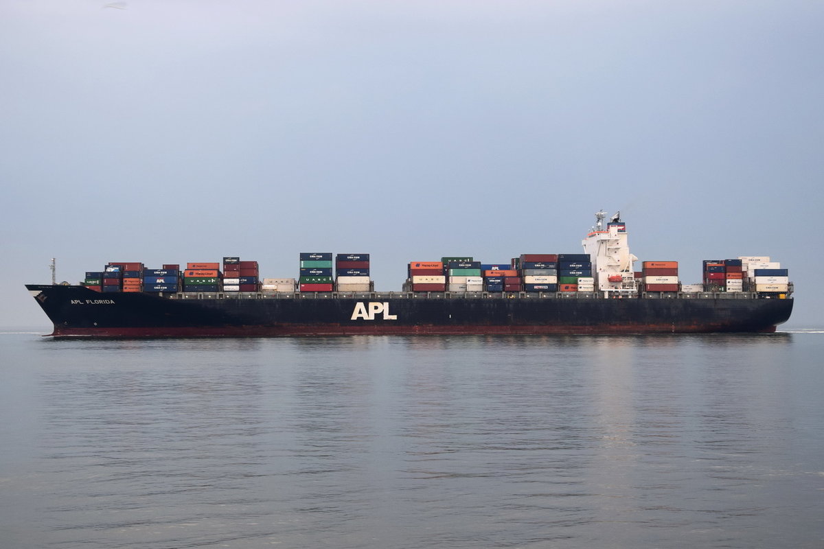 APL FLORIDA , Containerschiff , IMO 9350032 , Baujahr 2008 , 293.18m × 40m , 6350 TEU , bei der Alten Liebe Cuxhaven am 06.09.2018 