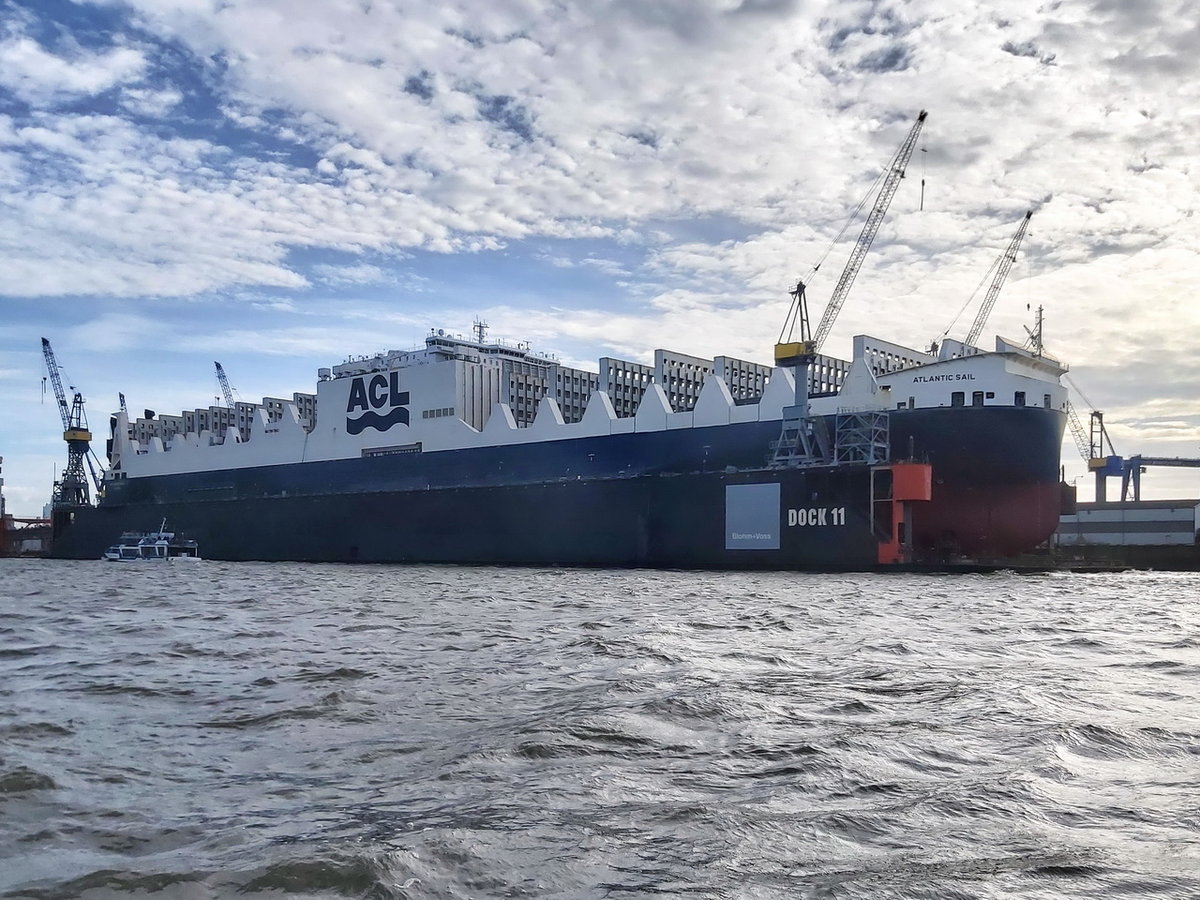 ATLANTIC SAIL , Ro-Ro/Container Carrier , IMO 9670585 , Baujahr 2016 , 296 × 37.6m , 27.10.2019 , Hafen Hamburg im Dock