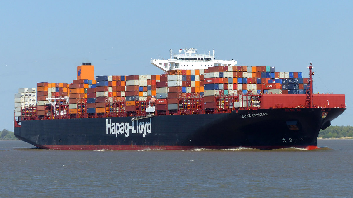  Basle Express  09.05.2016 Grünendeich, Kurs Hamburg 
overall length (m): 366,50 
overall beam (m): 48,20 
maximum draught (m): 15,50 
maximum TEU capacity: 13092 
container capacity at 14t (TEU): 9082 
reefer containers (TEU): 800 
deadweight (ton): 140.580 
gross tonnage (ton): 135.000 

