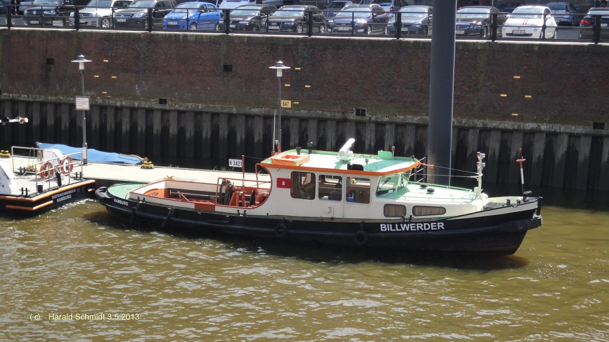 BILLWERDER (H 3421) am 3.5.2013, Hamburg, Hafencity  im Zollkanal
Schleppbarkasse der HPA
