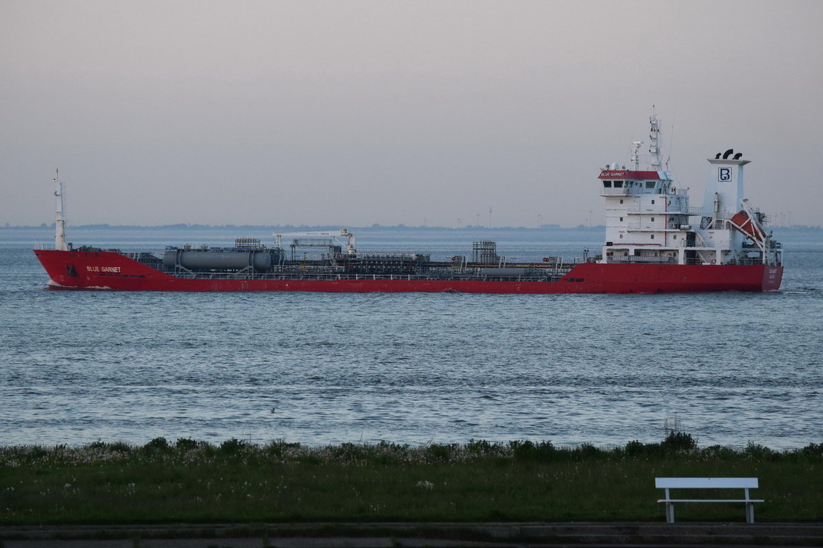 BLUE GARNET , Tanker , IMO 9404364 , Baujahr 2010 , 119.1 × 16.9m , 17.05.2017  Cuxhaven
