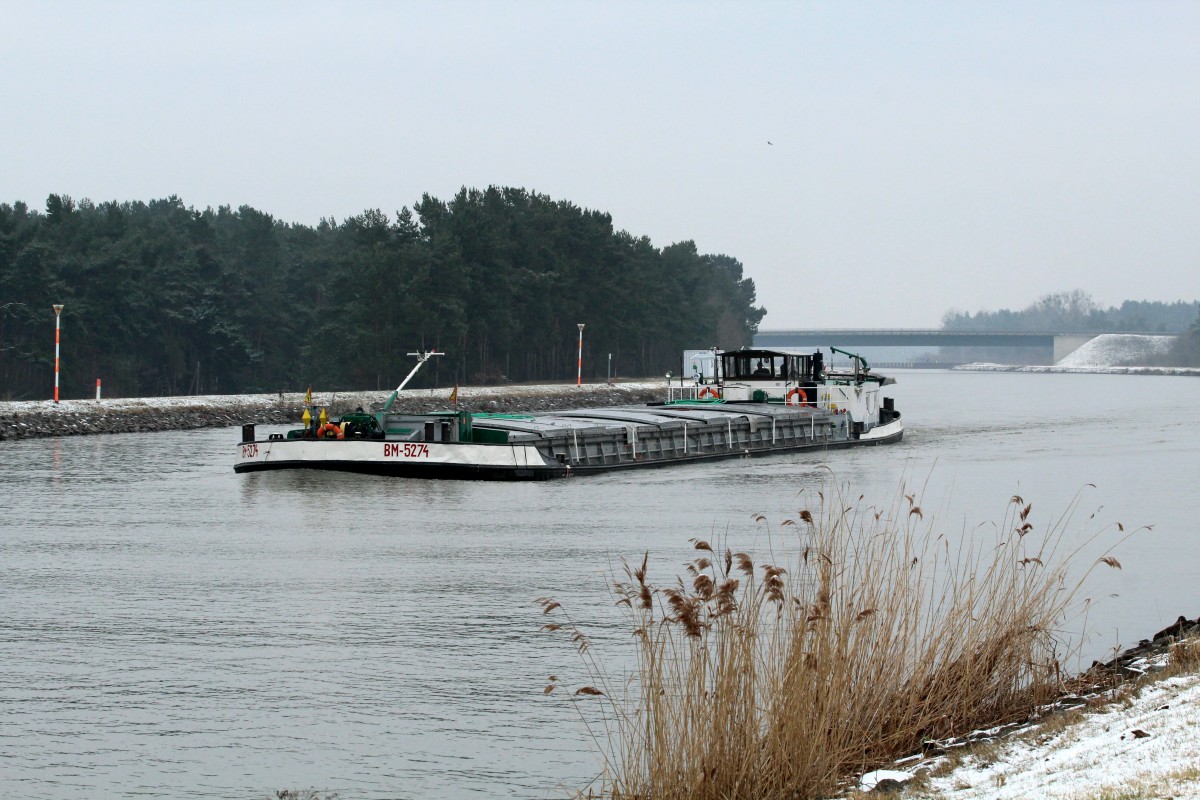 BM-5274 (08340101) am 18.02.2016 im MLK bei Hohenwarthe kurz vor dem Befahren der Magdeburger Trogbrücke mit Fahrtrichtung Westen.