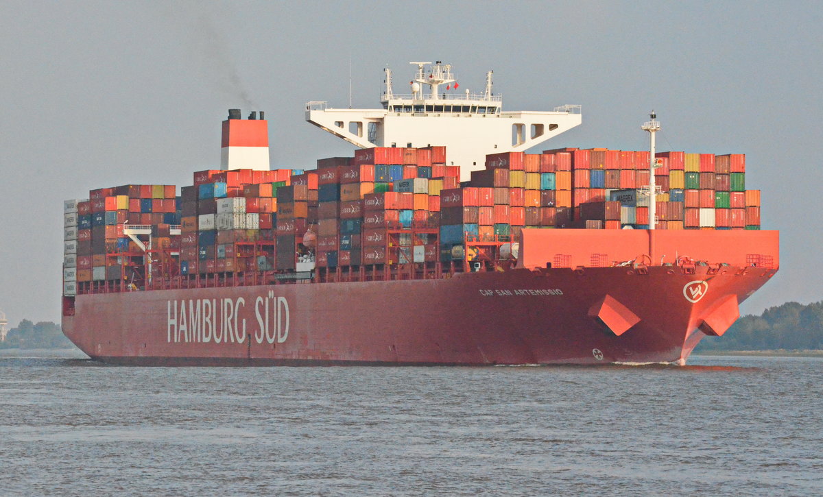 Cap San Artemissio,  Containerschiff Hamburg Sd. Heimathafen Singapore IMO: 9633939. Baujahr 2014, TEU 9814, Lnge 333,20 m, Breite 48,20 m.  Tiefgang 14 m, Maschinenleistung 40670 kw. Am 29.09.17 auslaufend bei Wedel.