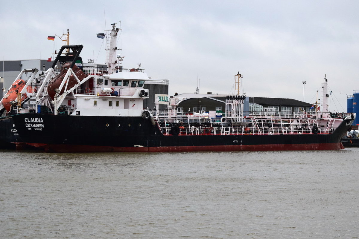 CLAUDIA , Tanker , IMO 9280110 , Baujahr 2003 , 68.6 × 10m , 24.12.2017  Cuxhaven