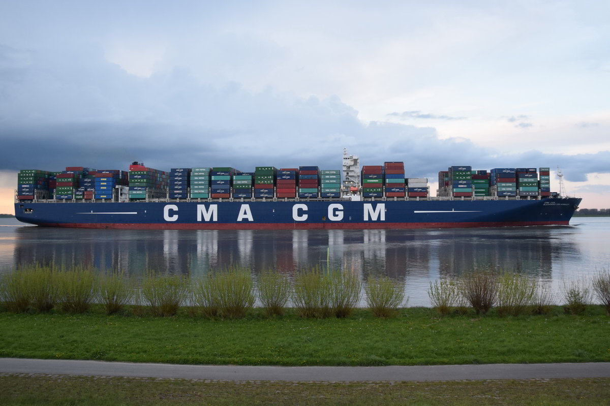CMA CGM ALEXANDER VON HUMBOLDT , Containerschiff ,IMO 9454448 , Baujahr 2013 ,16000 TEU , 396 x 54m , 28.04.2016 Grünendeich 