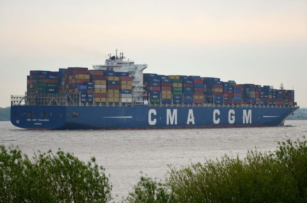 CMA CGM THALASSA  Containerschiff     Lühe  06.05.2014    347 x 45m
