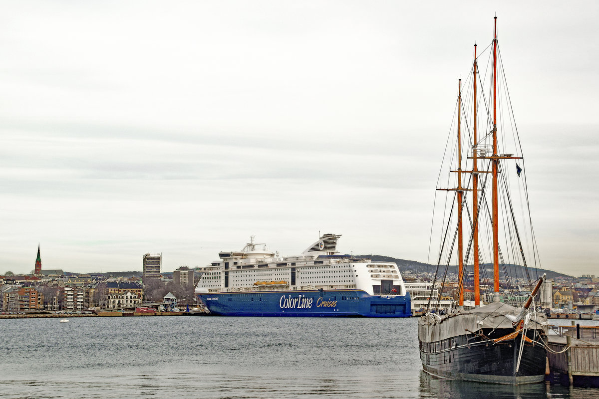 Color Line-Fährschiff COLOR FANTASY im Hafen von Oslo / Norwegen. Aufnahme vom 10.02.2015