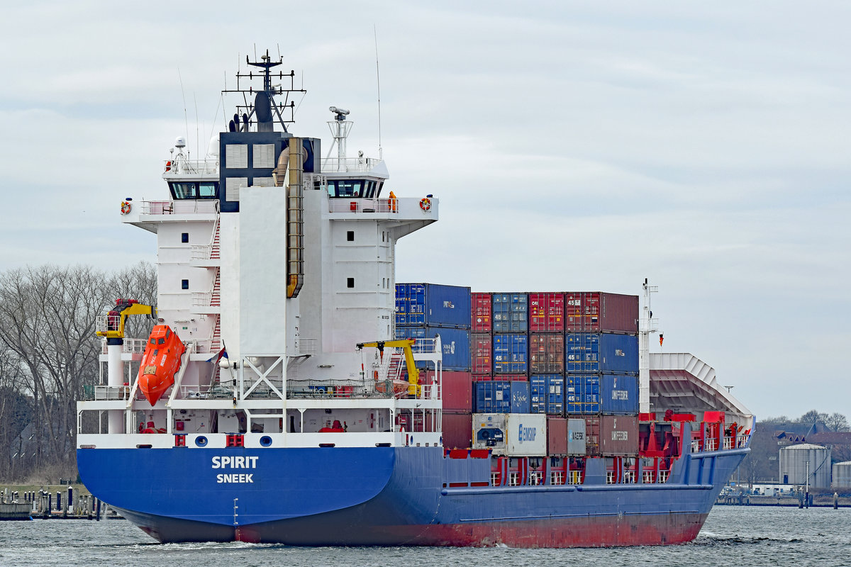 Containerschif SPIRIT  (IMO 9302255) am 20.03.2021 im Hafen von Lübeck-Travemünde.
Gesamtlänge x Grösste Breite: 141.65 x 21.02 m, Baujahr: 2005, Heimathafen: SNEEK