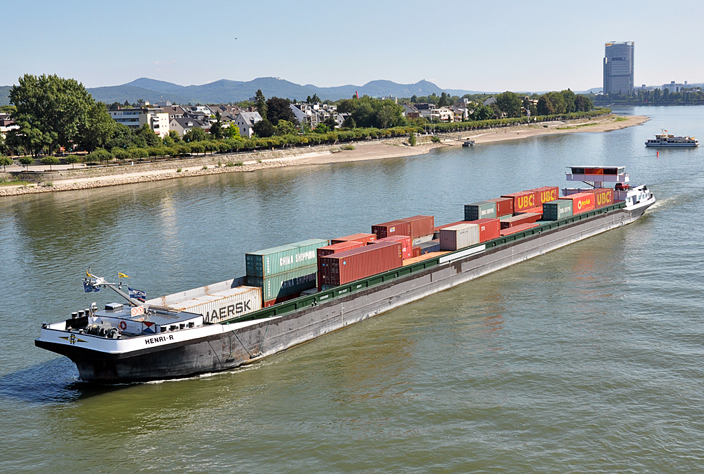Containerschiff  Henri R.  auf dem Rhein in Bonn - 04.09.2013