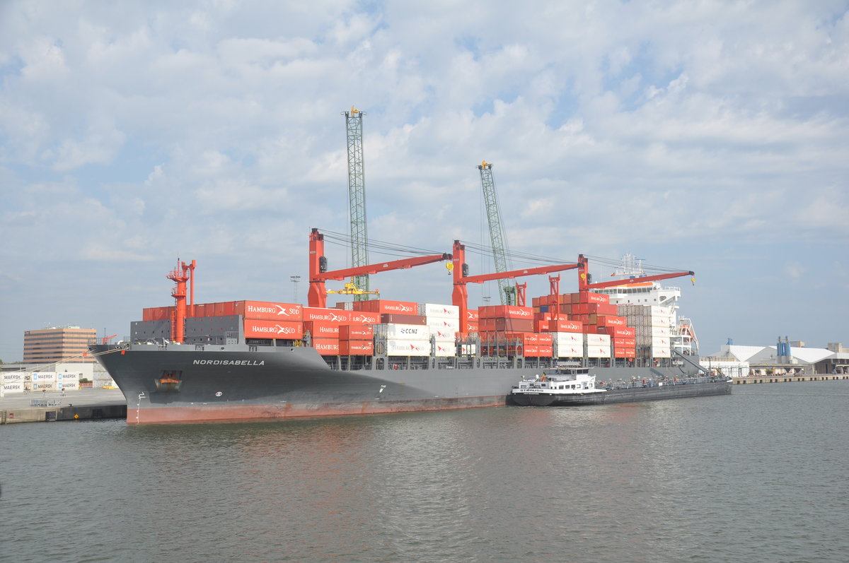 Containerschiff Nordisabella aufgenommen 25.09.2016 im Hafen von Antwerpen