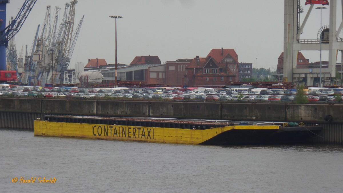 CONTAINERTAXI am 6.5.2014, Hamburg
Leichter (Barge) ohne Eigenantrieb / Lüa 76,5 m, B 11,4 m, Innenraum: L 64,7 m, B ca. 8 m  / Ladekapazität bis 60 TEU oder 1200 t / Eigner: Eckelmann Gruppe / Dieser Typ wurde entwickelt um u.a. die Straßen im Hafen beim Containertransport zwischen den Terminals zu entlasten. Auch der Verkehr zwischen Häfen z.B. Hamburg – Brunsbüttel kann so kostengünstig und umweltschonend durchgeführt werden.
