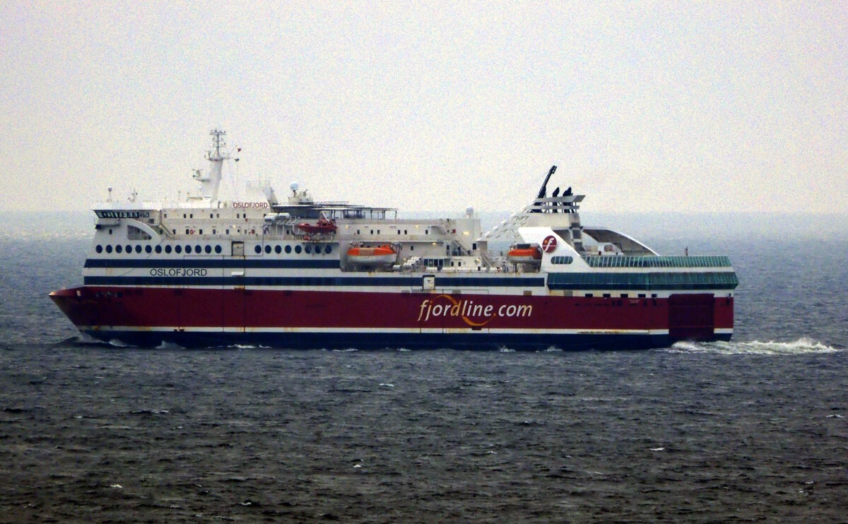 Das 134m lange Fährschiff OSLOFJORD der Reederei fjordline am 28.09.23 auf der Nordsee