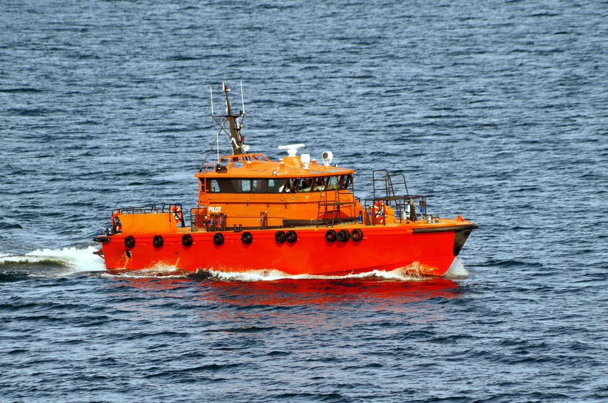 Das 18m lange Lostenboot ATHO-24 am 20.05.18 vor tallinn