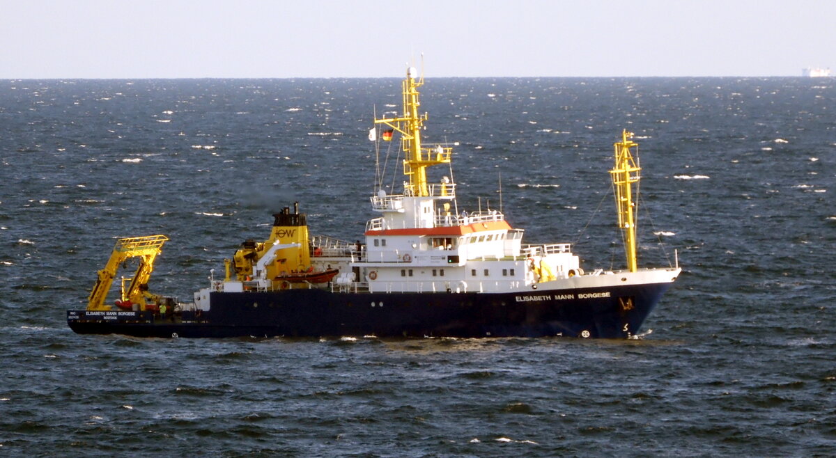 Das 57m lange Offshore Support Schiff ELISABETH MANN BORGESE am 20.10.22 vor Sassnitz