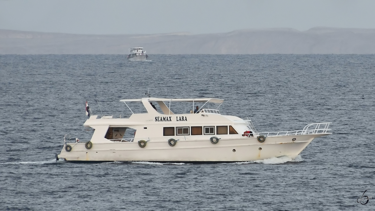 Das Ausflugsboot  Seamax Lara  auf dem Roten Meer. (Scharm El-Scheich, Dezember 2018)