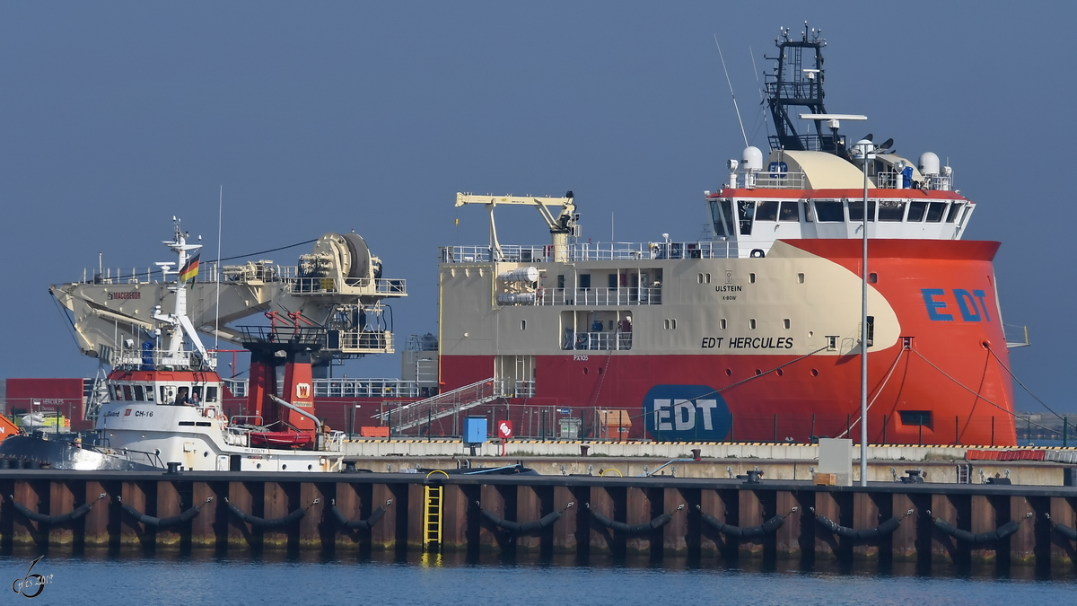 Das Bohrinselversorgungsschiff EDT Hercules (IMO: 9491422) Anfang April 2019 im Fährhafen Sassnitz.