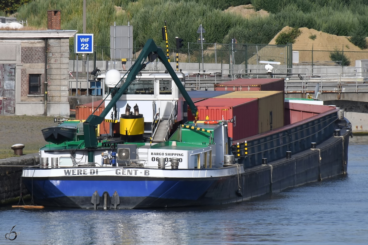 Das Containerschiff  Were Di  (06001770) Ende Juli 2018 im Amerikadok Antwerpen.