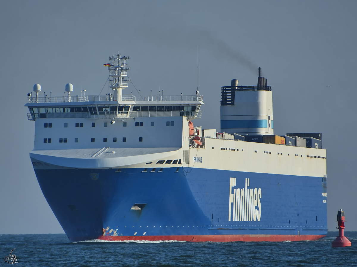Das Fährschiff FINNWAVE (IMO: 9468932) auf der Ostsee. (Priwall, März 2022)