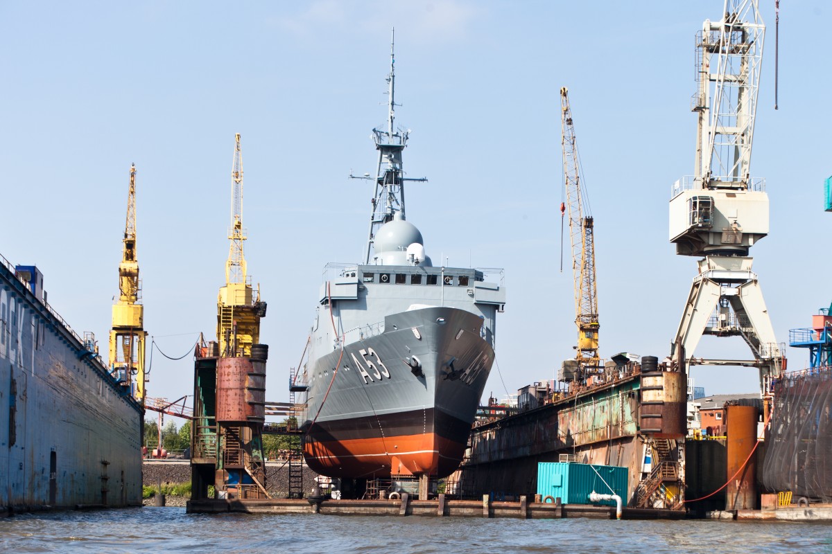 Das Flottendienstboot  A53 Oker  im Dock der Norderwerft...
Hamburger Hafen am 12.09.2015