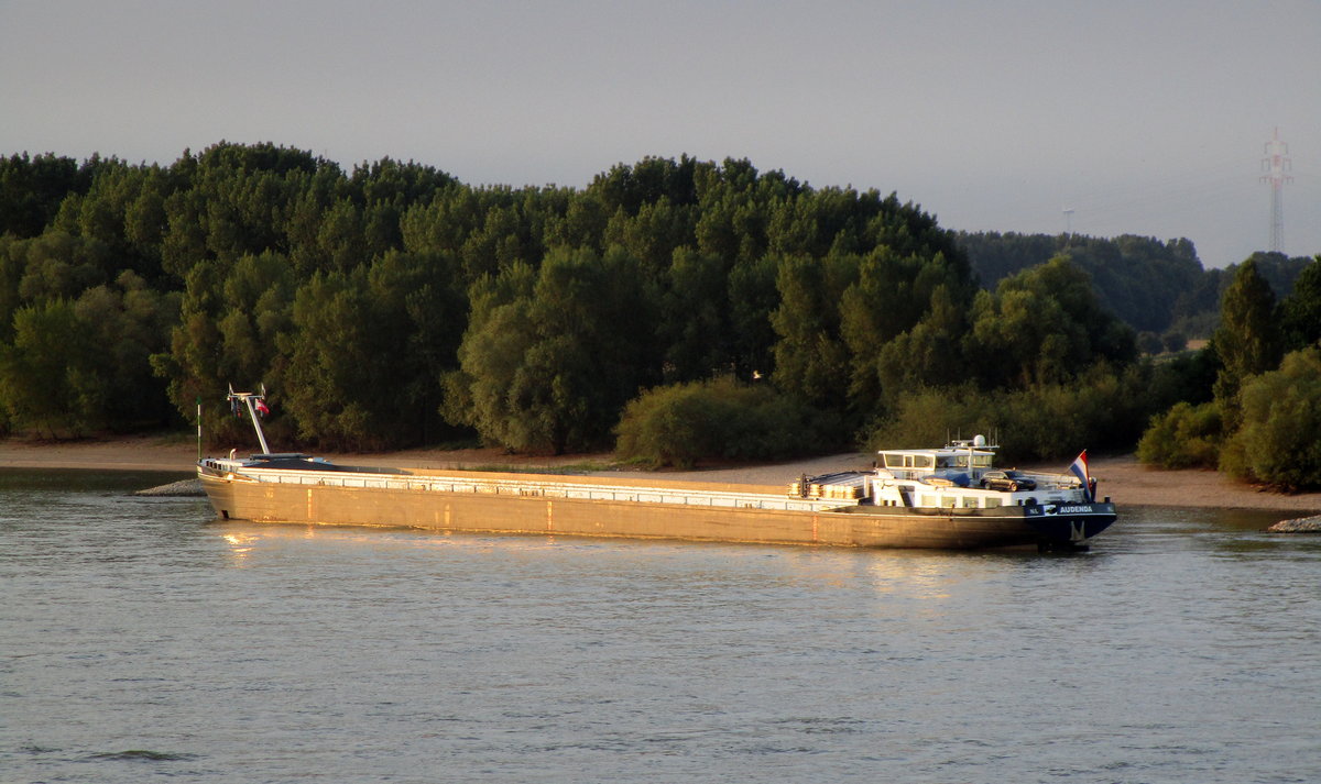 Das GMS Andenda (02326597 , 110 x 11,45m) übernachte am 08./09.07.2017 bei Rees auf dem Rhein.