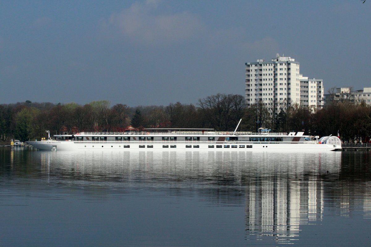 Das KFGS Elbe Princesse (01840744 , 95,37 x 10,50m) lag am 13.04.2016 am Kreuzfahrtterminal im Berliner Tegeler See. 