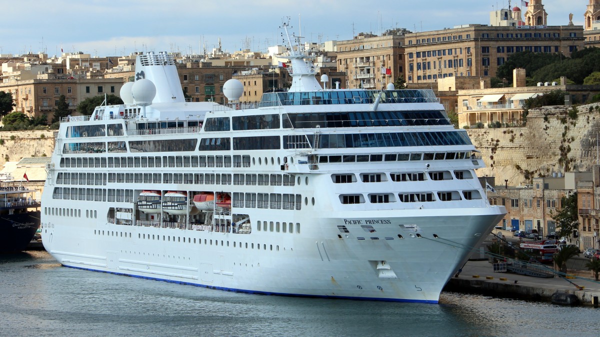 Das Kreuzfahrtschiff Pacific Princess am 23.10. 2013 im Hafen von Valletta.