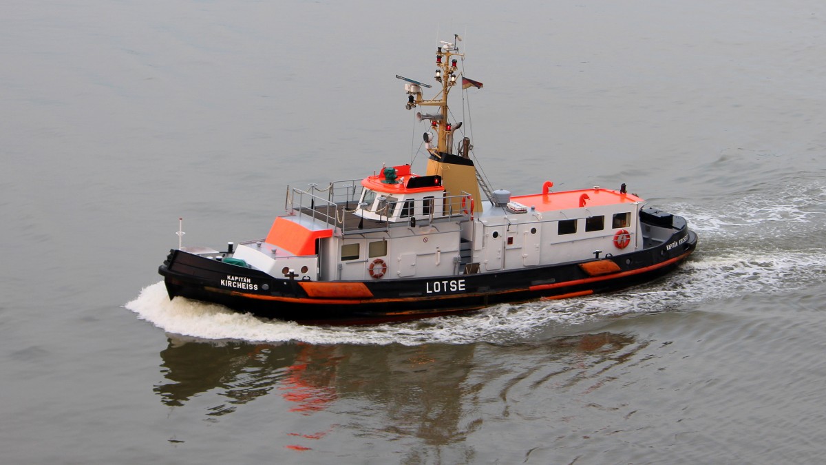Das Lotsenboot Pilot Kapitän Kircheiss am 17.07.2014 auf der Elbe vor Brunsbüttel.