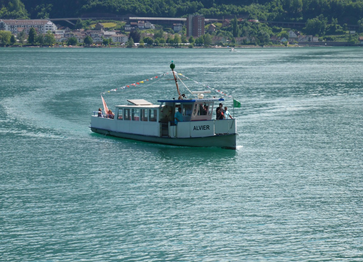 Das MS Alvier steuert Quinten an. Quinten ist nur über den See erreichbar, keine Strasse führt dorthin. Deswegen gibt es eine ganzjährige Schiffsverbindung von Murg. Die Alvier ist hauptsächlich auf dieser Querverbindung eingesetzt.
Das Schiff kam 1921 von der Havel an den Zugersee, dann Zürichsee und 1954 an den Walensee es hat mehrere Umbauten hinter sich.  7.6.2015