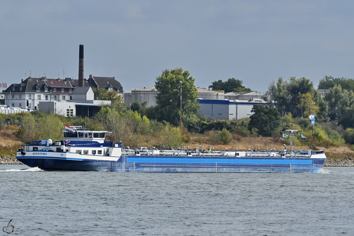 Das Tankmotorschiff AVENTURA (ENI: 02333406) war Ende August 2022 auf dem Rhein bei Duisburg zu sehen.